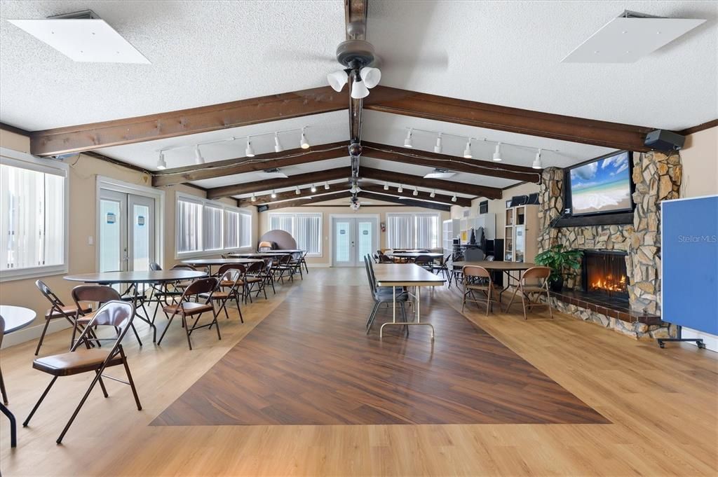 For Sale: $175,000 (2 beds, 2 baths, 1209 Square Feet)