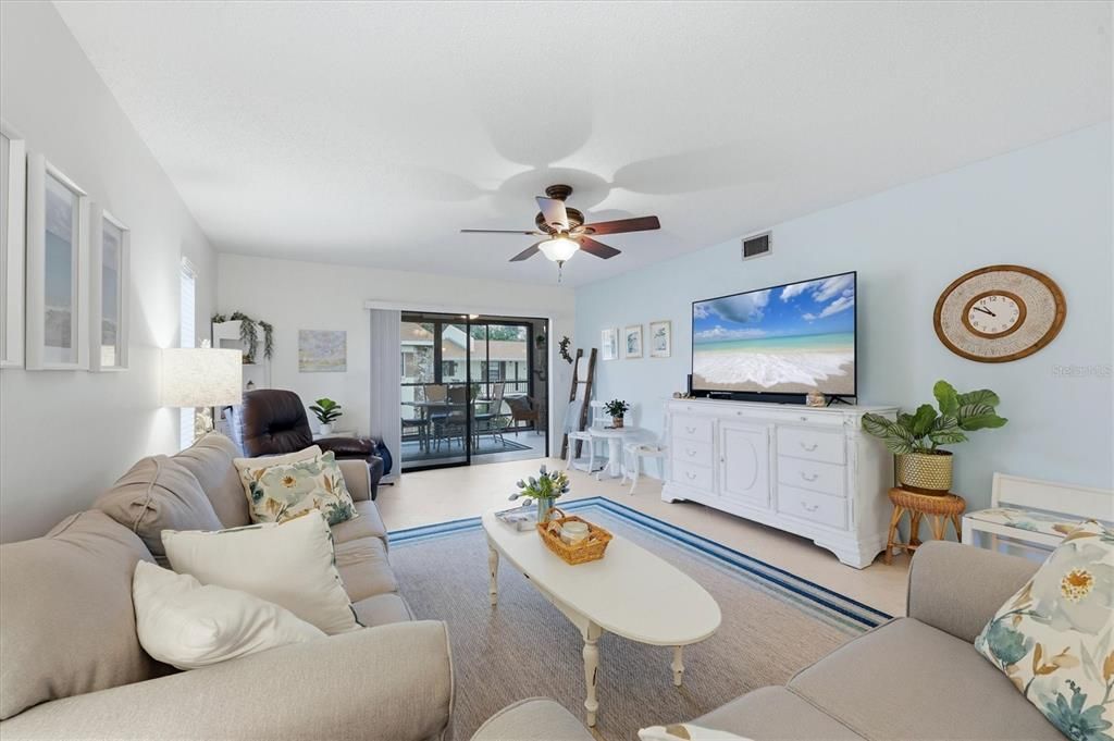 For Sale: $175,000 (2 beds, 2 baths, 1209 Square Feet)