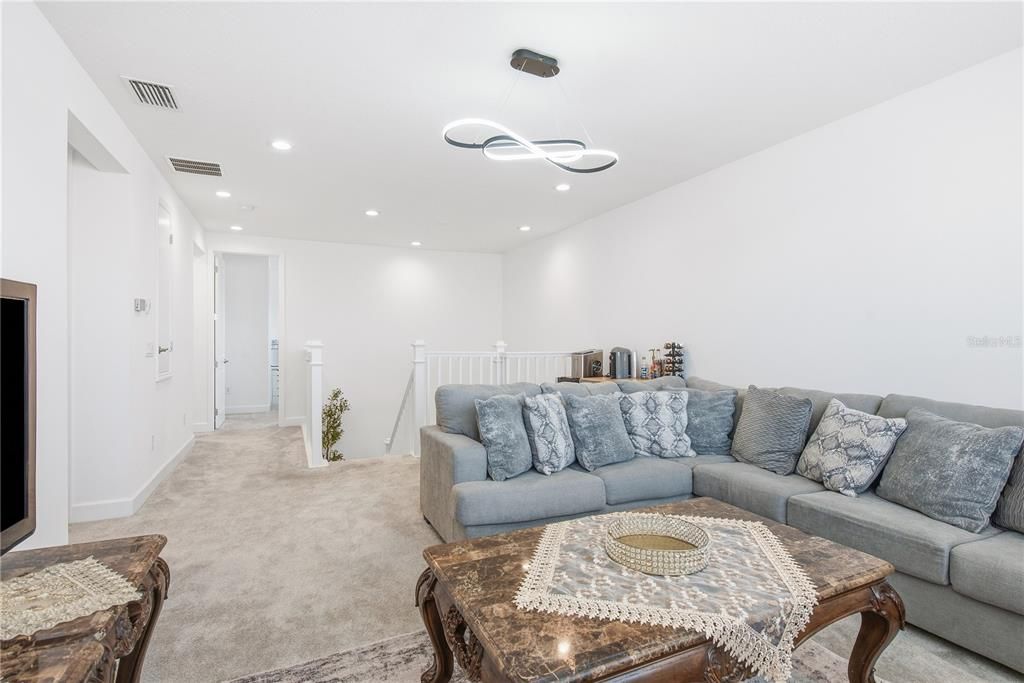 En Venta: $725,000 (5 camas, 5 baños, 3307 Pies cuadrados)