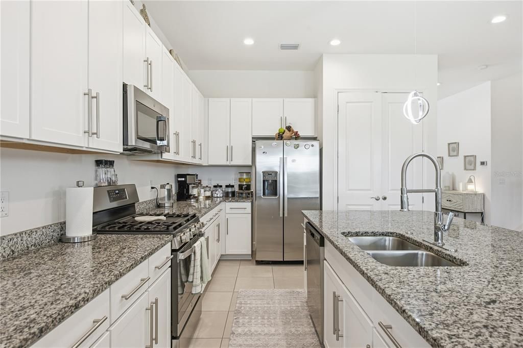 En Venta: $725,000 (5 camas, 5 baños, 3307 Pies cuadrados)