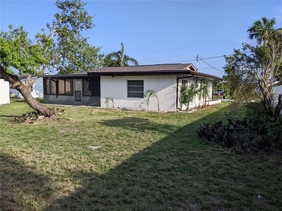 На продажу: $209,995 (2 спален, 2 ванн, 1268 Квадратных фут)