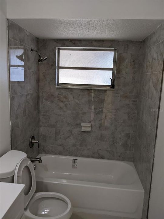 На продажу: $209,995 (2 спален, 2 ванн, 1268 Квадратных фут)