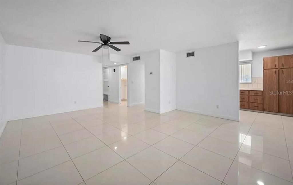 На продажу: $209,995 (2 спален, 2 ванн, 1268 Квадратных фут)