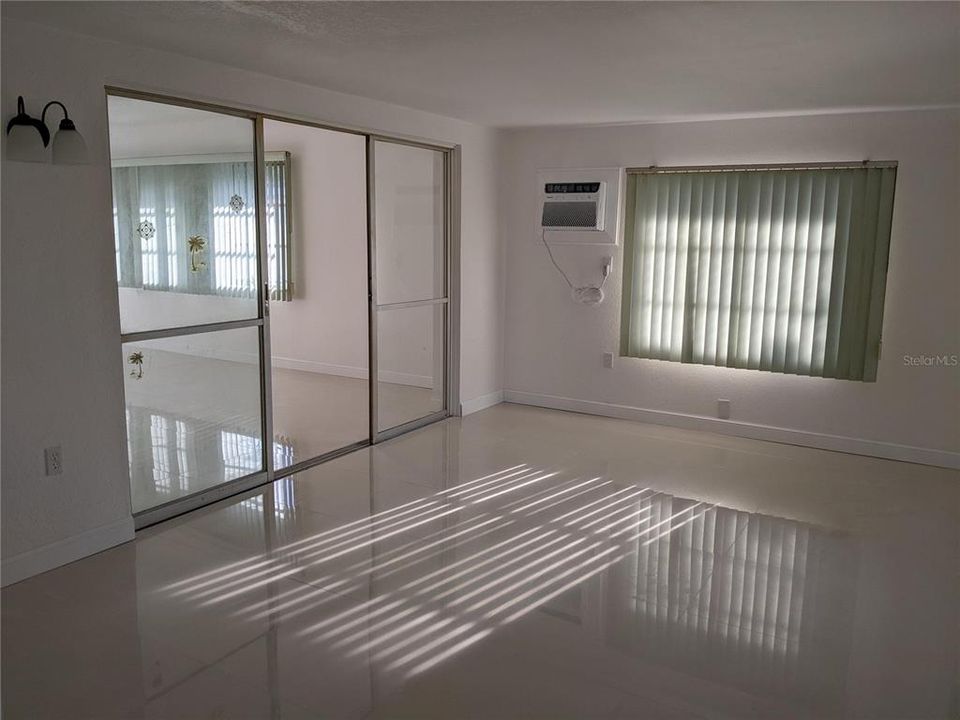 На продажу: $209,995 (2 спален, 2 ванн, 1268 Квадратных фут)