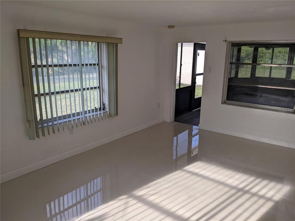 На продажу: $209,995 (2 спален, 2 ванн, 1268 Квадратных фут)