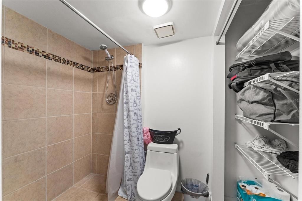 В аренду: $1,600 (2 спален, 2 ванн, 1048 Квадратных фут)