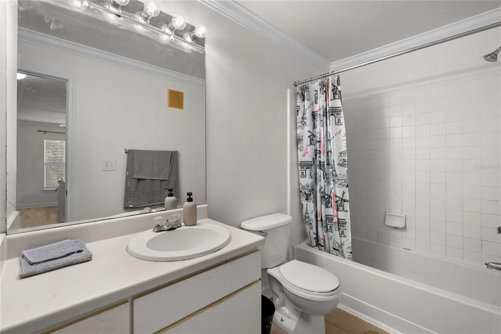 На продажу: $185,900 (2 спален, 2 ванн, 1205 Квадратных фут)