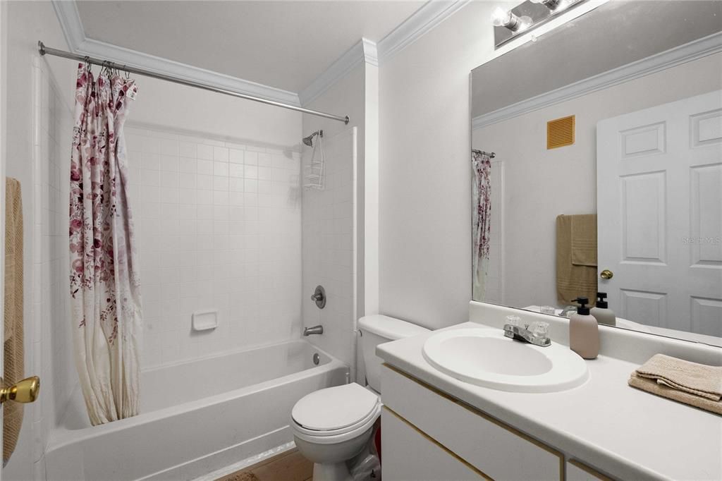На продажу: $185,900 (2 спален, 2 ванн, 1205 Квадратных фут)