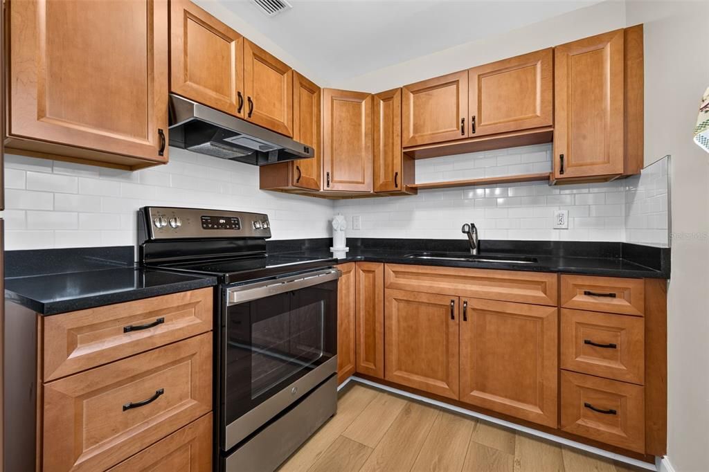 На продажу: $359,900 (3 спален, 1 ванн, 1157 Квадратных фут)