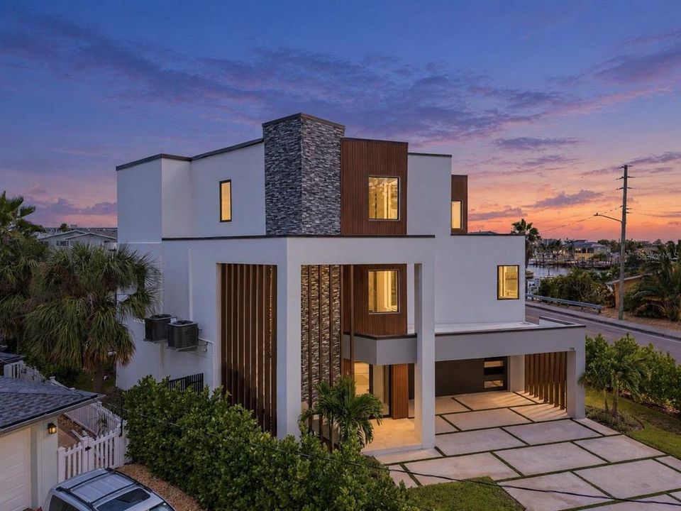 На продажу: $3,395,000 (5 спален, 4 ванн, 4434 Квадратных фут)