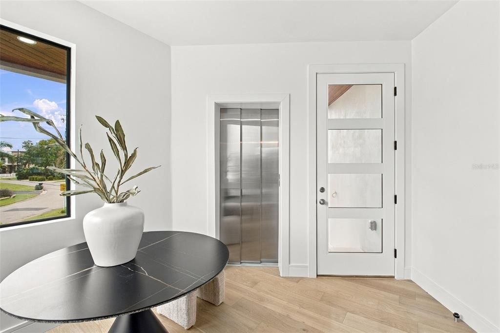 На продажу: $3,395,000 (5 спален, 4 ванн, 4434 Квадратных фут)