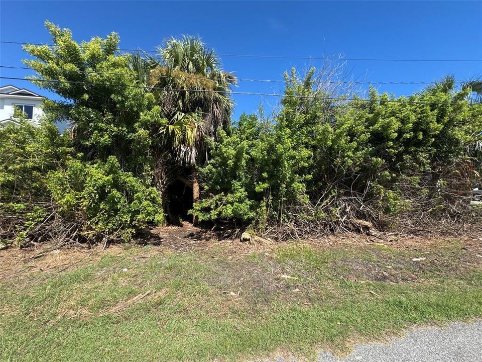 En Venta: $335,000 (0.24 acres)