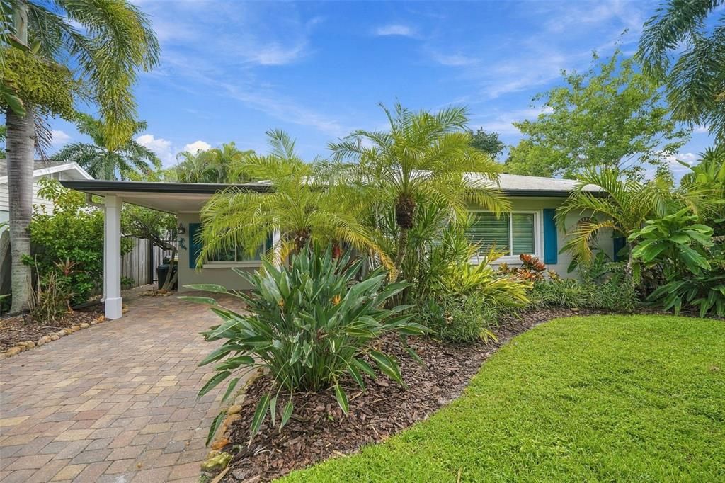 For Sale: $898,000 (3 beds, 2 baths, 1418 Square Feet)