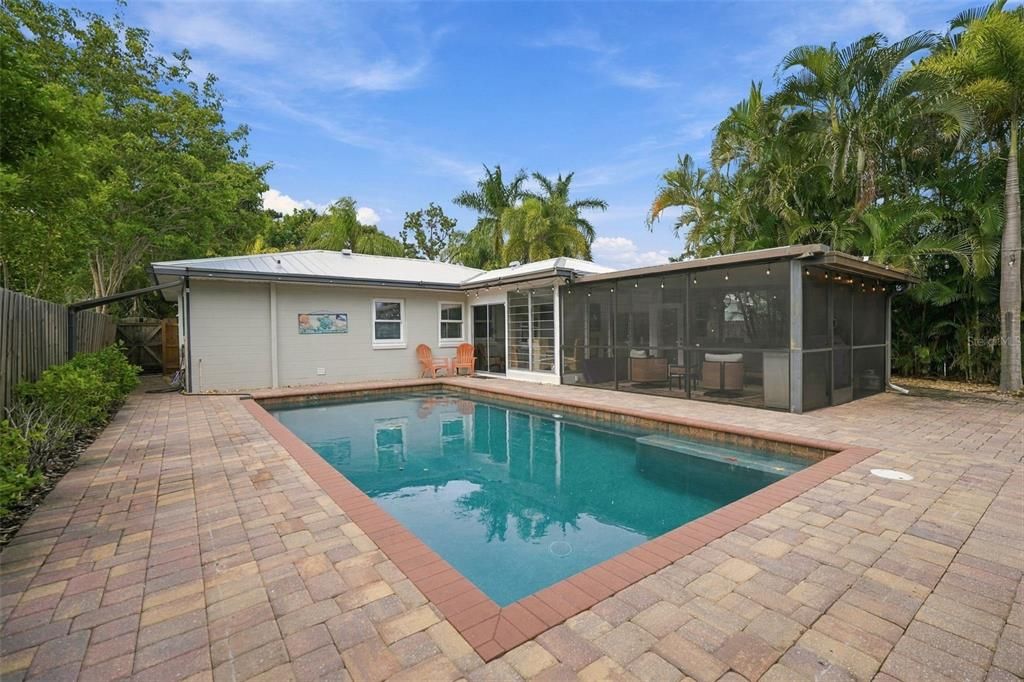 For Sale: $898,000 (3 beds, 2 baths, 1418 Square Feet)