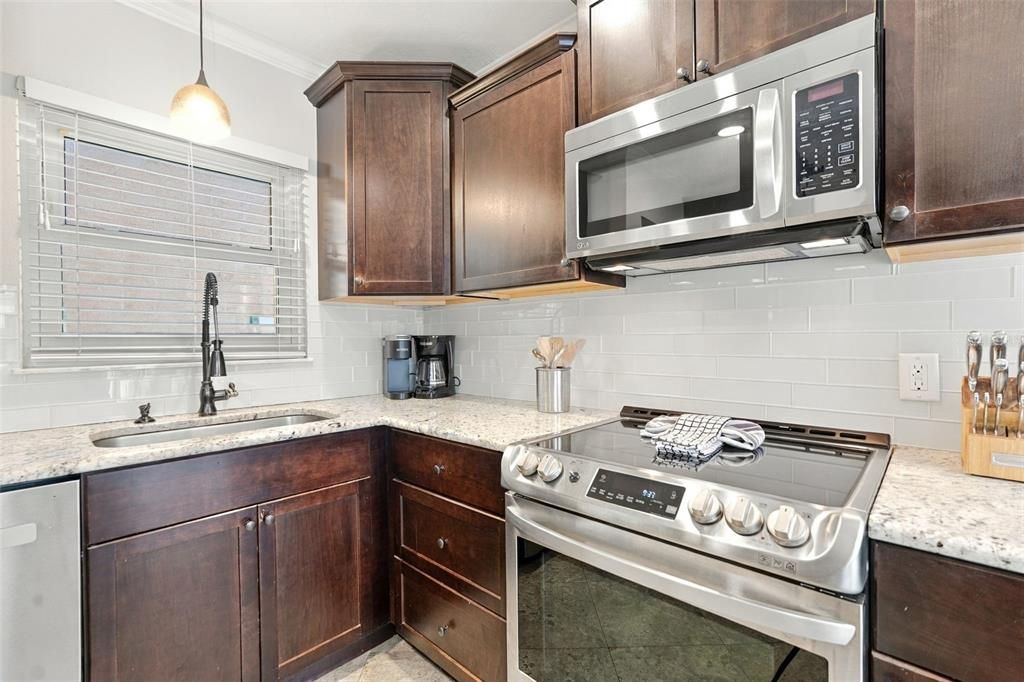 For Sale: $898,000 (3 beds, 2 baths, 1418 Square Feet)