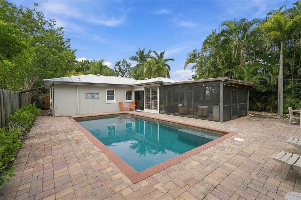 For Sale: $898,000 (3 beds, 2 baths, 1418 Square Feet)