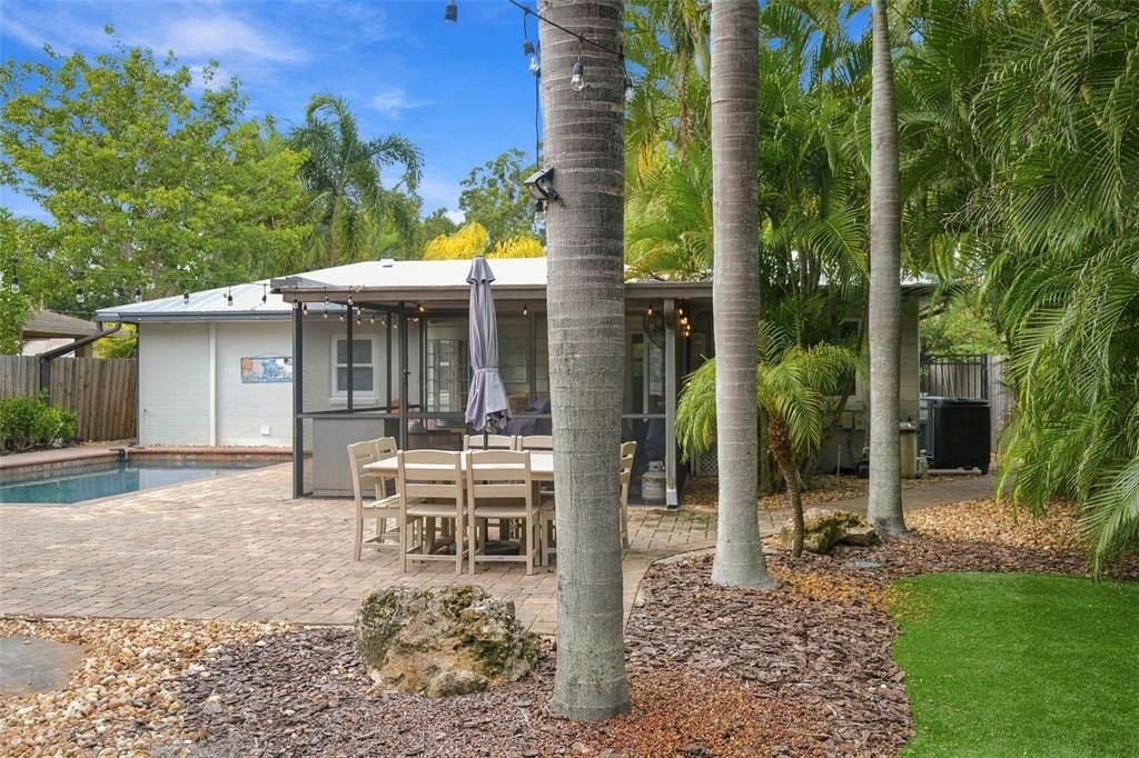 For Sale: $898,000 (3 beds, 2 baths, 1418 Square Feet)