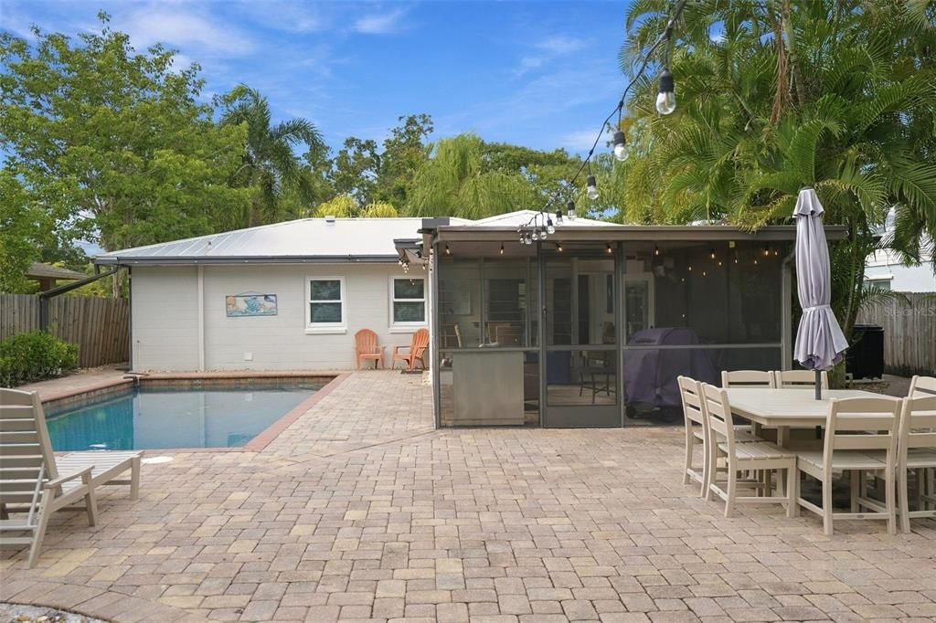 For Sale: $898,000 (3 beds, 2 baths, 1418 Square Feet)