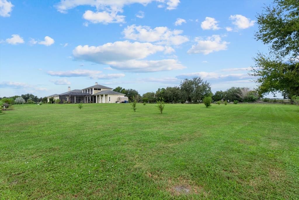 For Sale: $2,300,000 (6 beds, 5 baths, 5200 Square Feet)