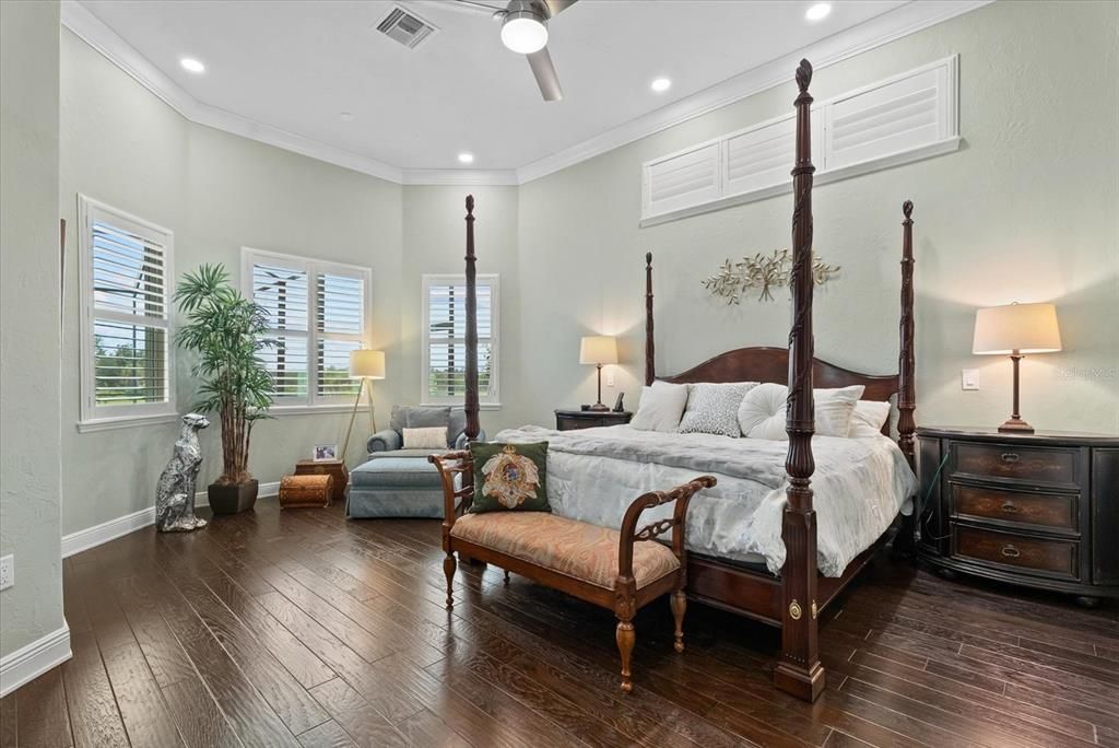 For Sale: $2,300,000 (6 beds, 5 baths, 5200 Square Feet)