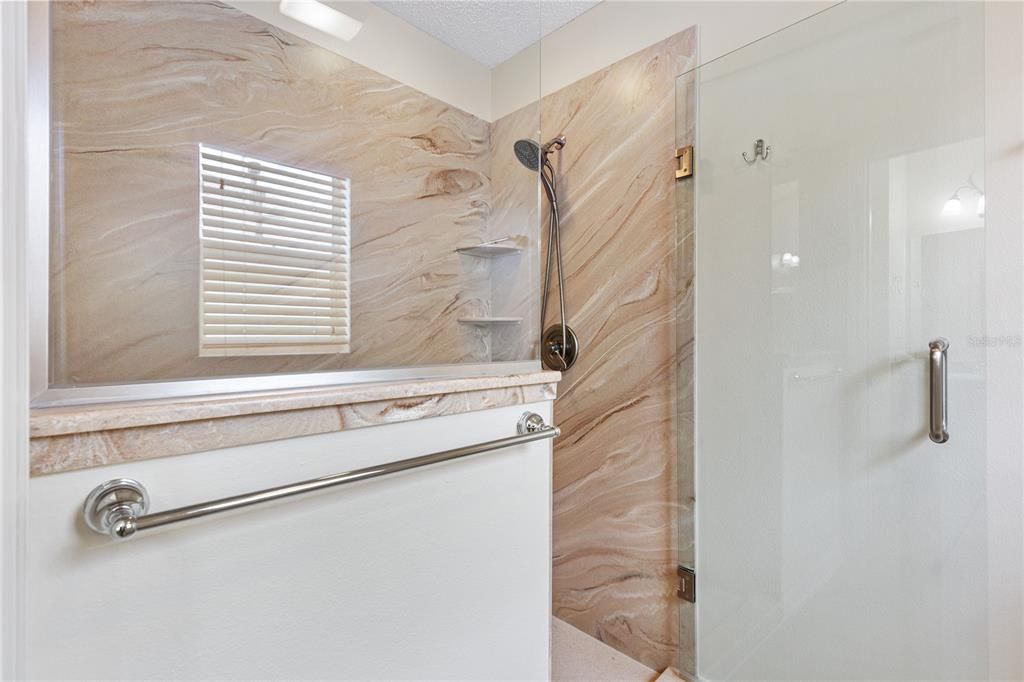 En Venta: $450,000 (3 camas, 2 baños, 1927 Pies cuadrados)