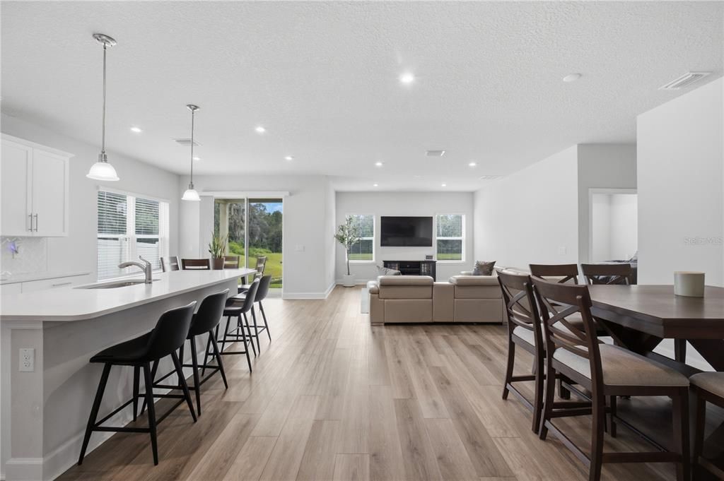 En Venta: $459,000 (4 camas, 2 baños, 2017 Pies cuadrados)