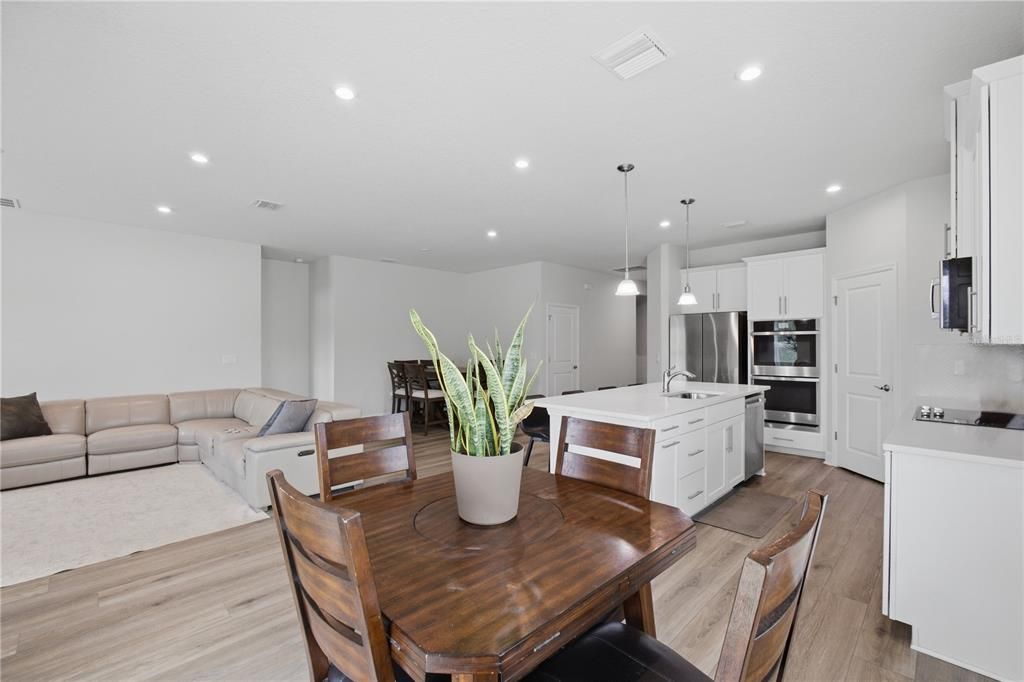 En Venta: $459,000 (4 camas, 2 baños, 2017 Pies cuadrados)