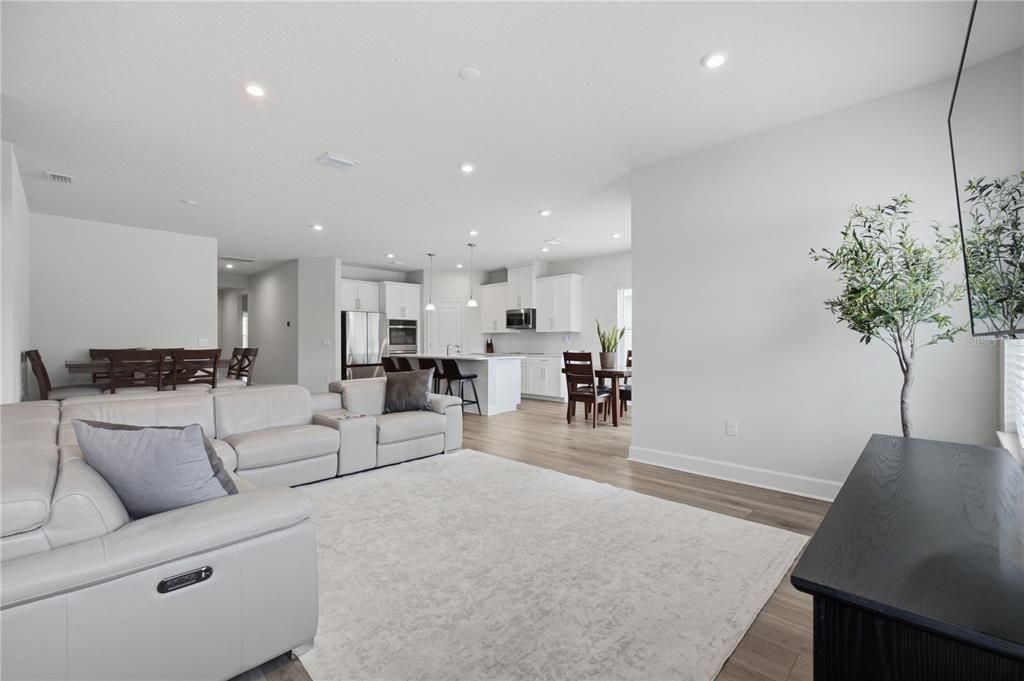 En Venta: $459,000 (4 camas, 2 baños, 2017 Pies cuadrados)