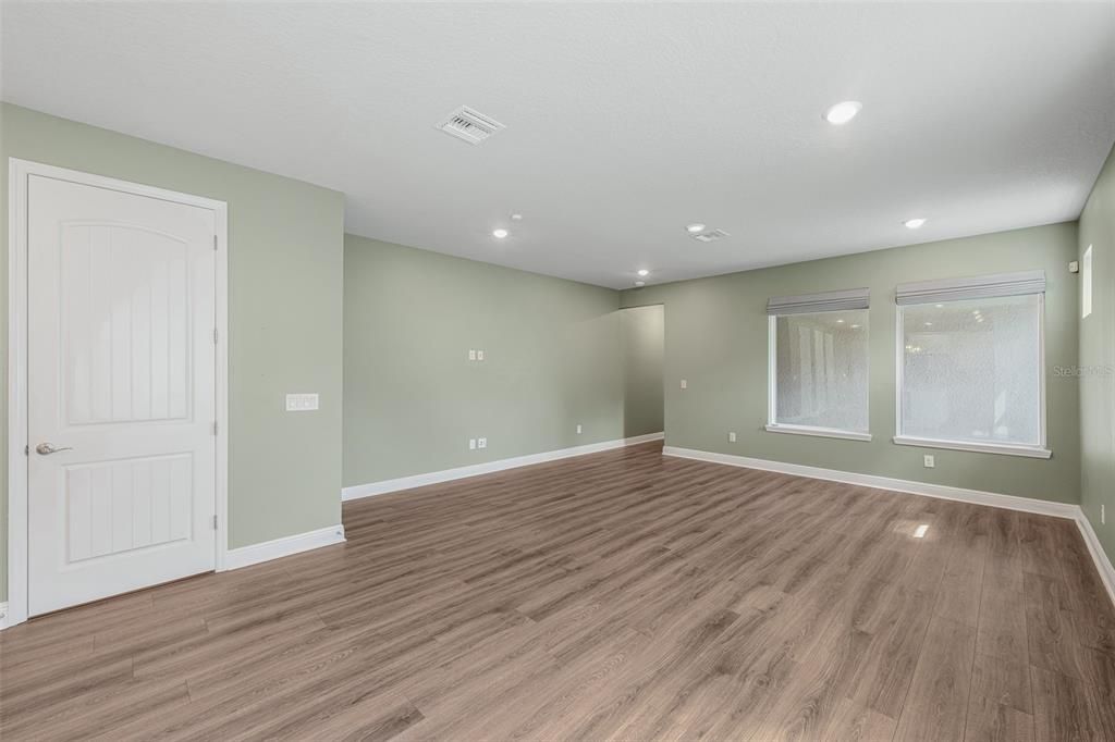 For Sale: $899,900 (4 beds, 3 baths, 2610 Square Feet)