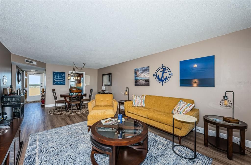 En Venta: $278,900 (2 camas, 2 baños, 1040 Pies cuadrados)