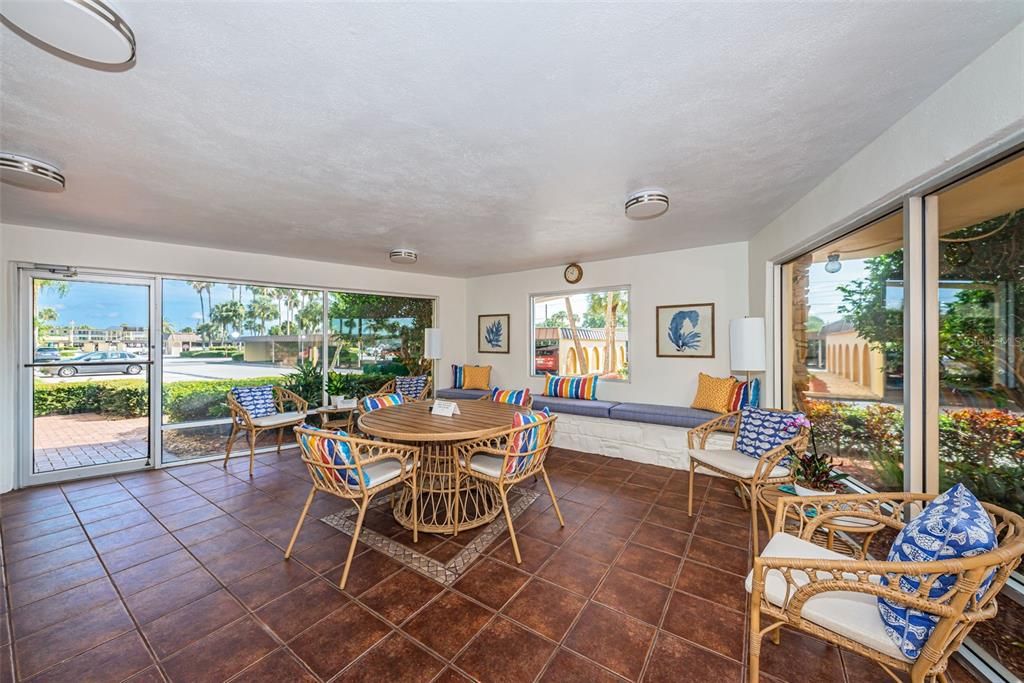 En Venta: $278,900 (2 camas, 2 baños, 1040 Pies cuadrados)