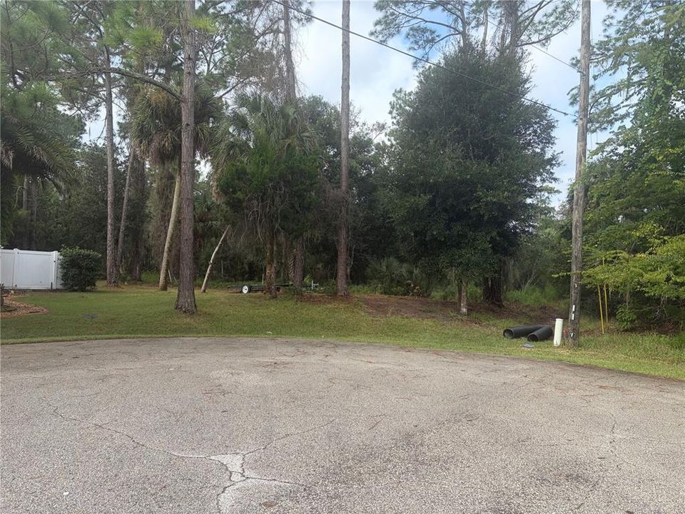 На продажу: $81,000 (0.23 acres)