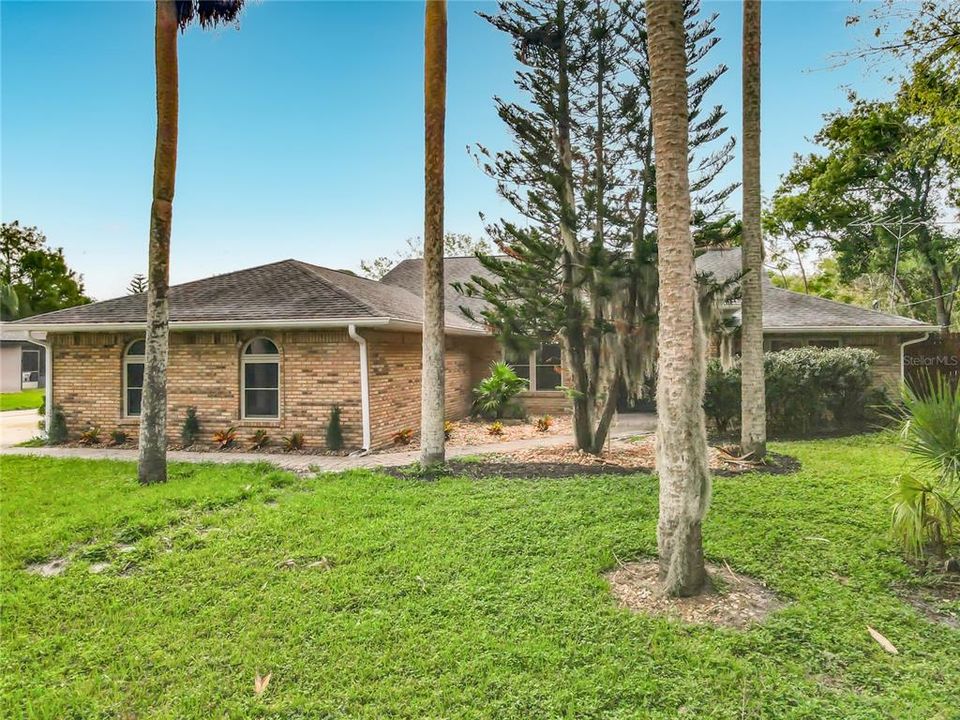 For Sale: $499,900 (3 beds, 2 baths, 2056 Square Feet)