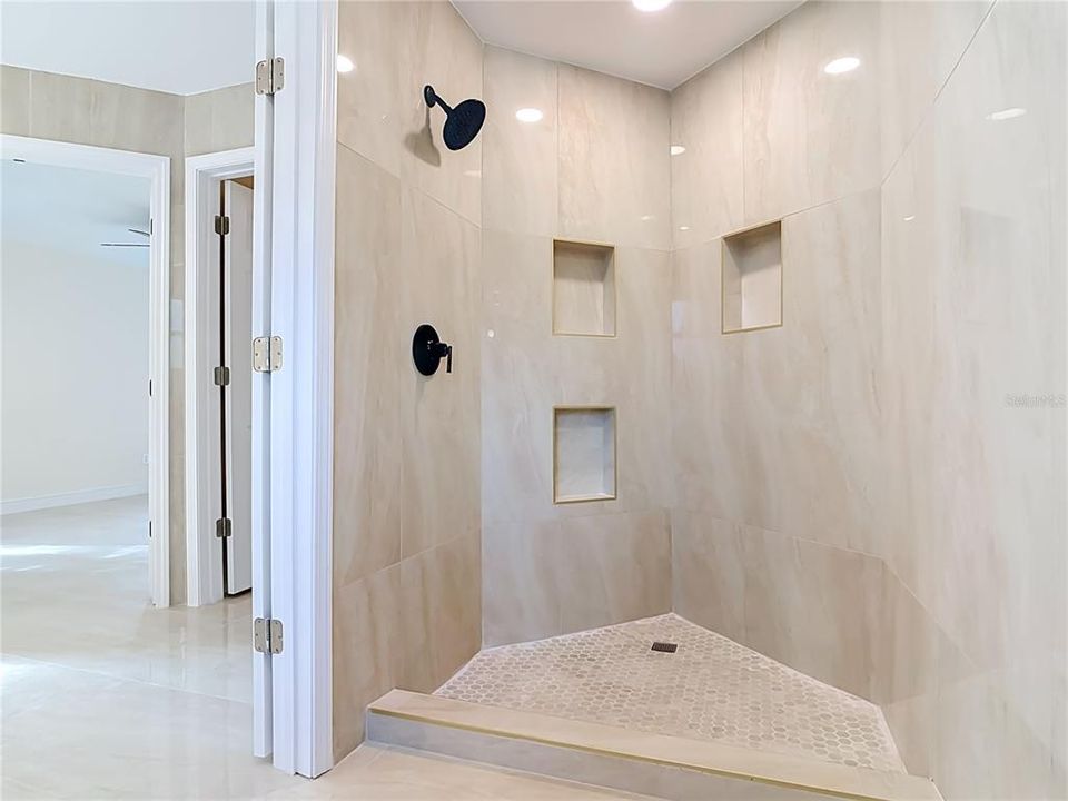 For Sale: $499,900 (3 beds, 2 baths, 2056 Square Feet)