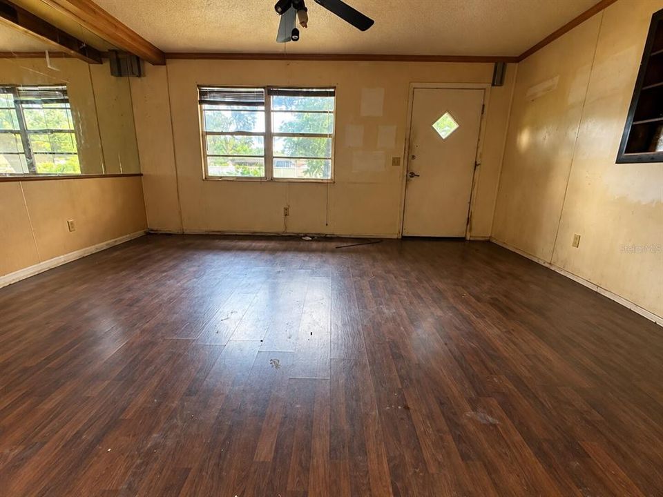 На продажу: $199,999 (3 спален, 2 ванн, 1442 Квадратных фут)