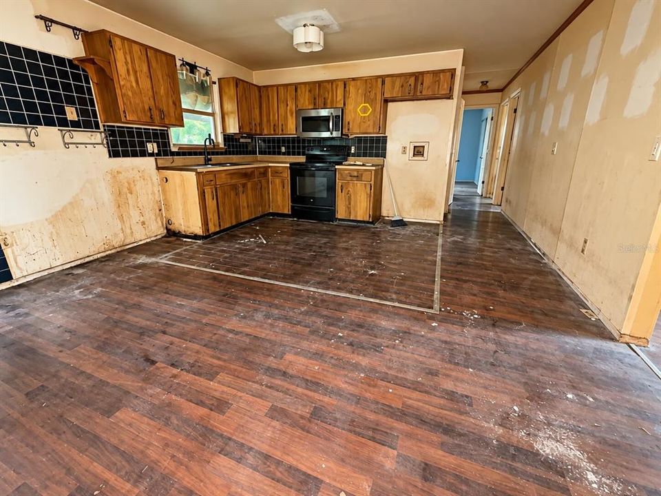 На продажу: $199,999 (3 спален, 2 ванн, 1442 Квадратных фут)