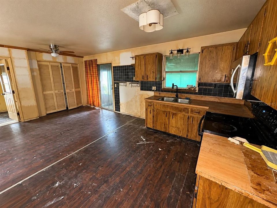 На продажу: $199,999 (3 спален, 2 ванн, 1442 Квадратных фут)