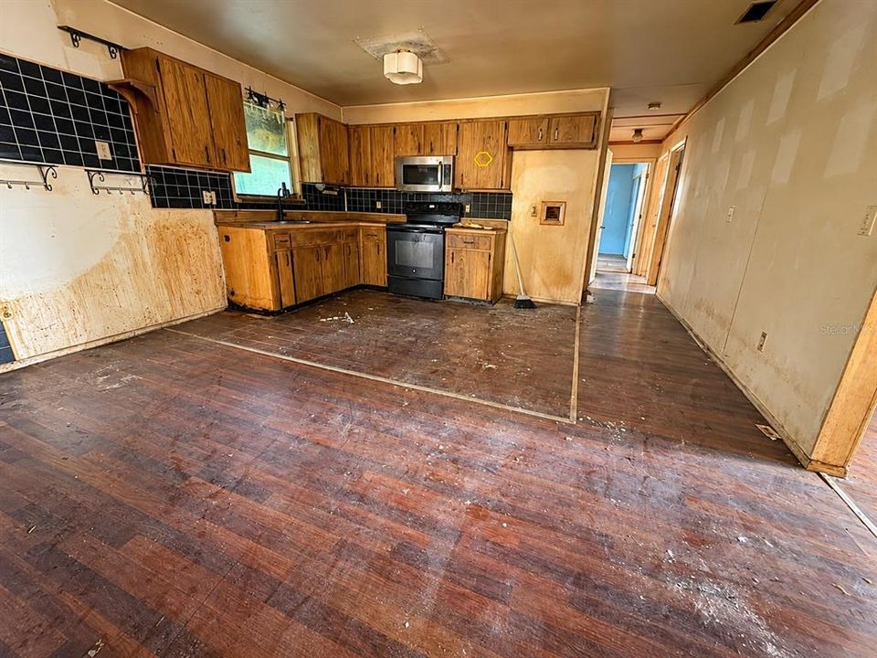 На продажу: $199,999 (3 спален, 2 ванн, 1442 Квадратных фут)