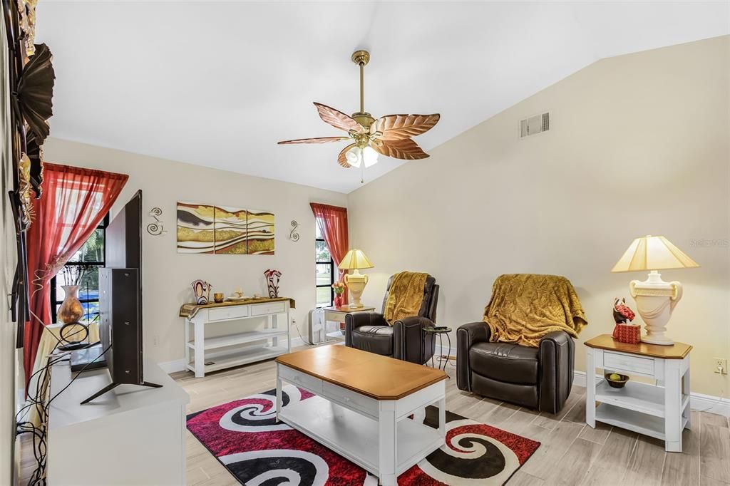 For Sale: $350,000 (3 beds, 2 baths, 1839 Square Feet)
