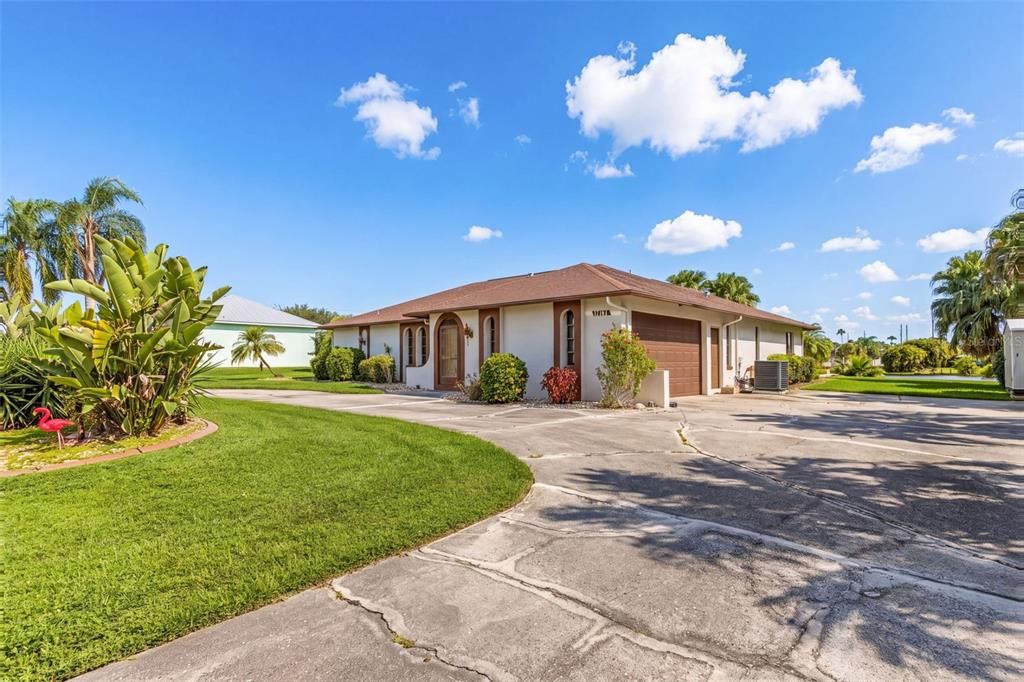For Sale: $350,000 (3 beds, 2 baths, 1839 Square Feet)