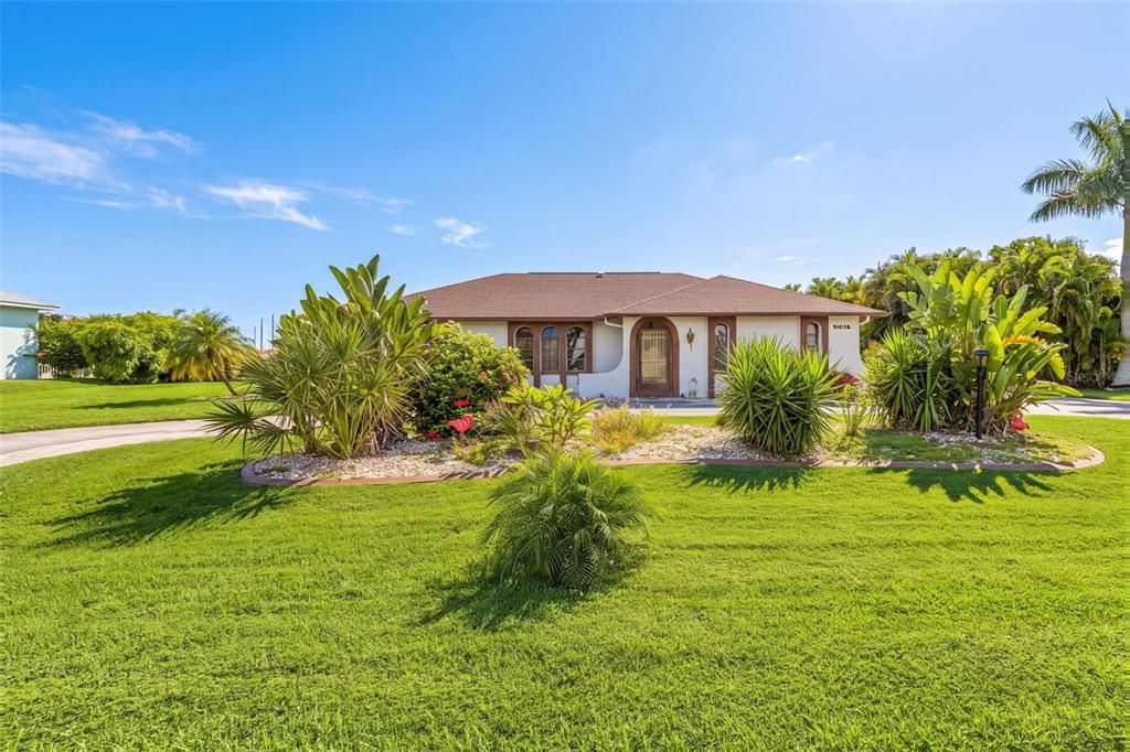 For Sale: $350,000 (3 beds, 2 baths, 1839 Square Feet)