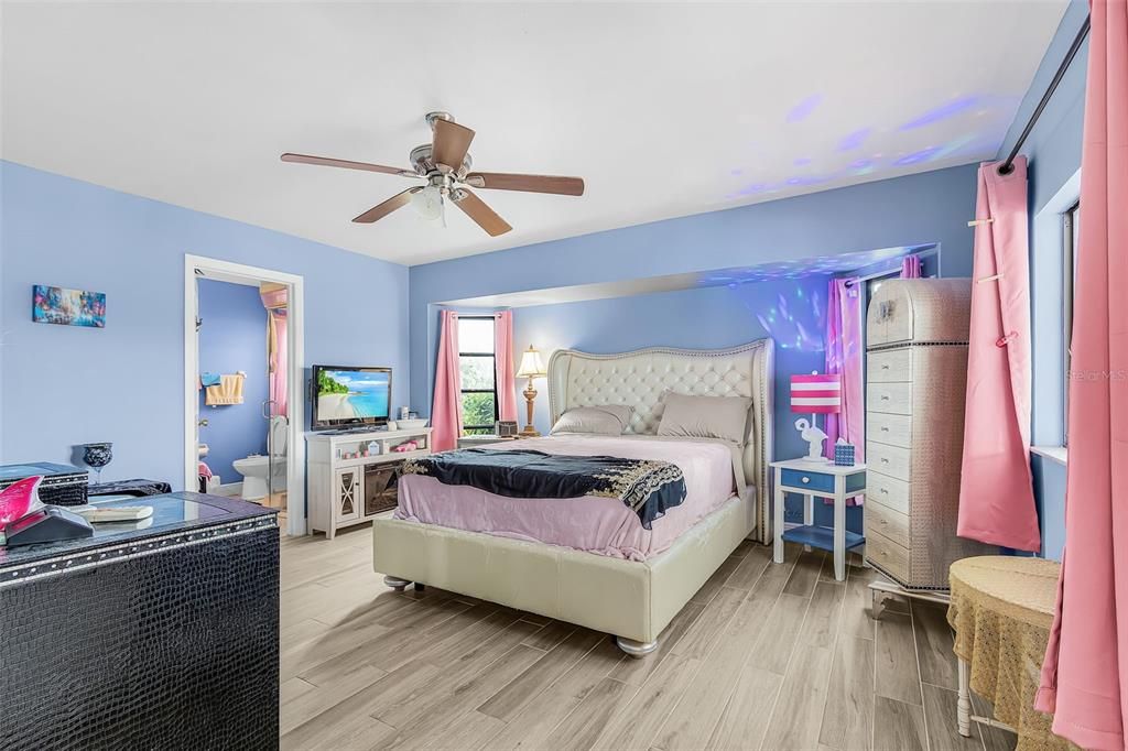 For Sale: $350,000 (3 beds, 2 baths, 1839 Square Feet)