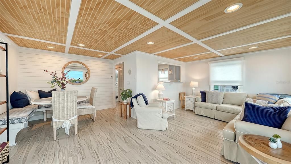 На продажу: $525,000 (2 спален, 2 ванн, 720 Квадратных фут)