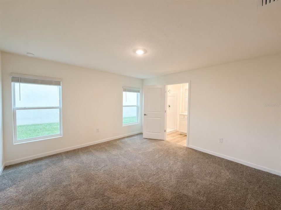В аренду: $2,350 (4 спален, 2 ванн, 1605 Квадратных фут)