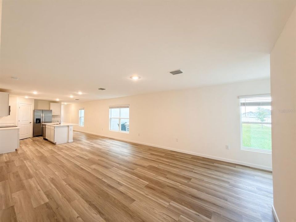В аренду: $2,350 (4 спален, 2 ванн, 1605 Квадратных фут)