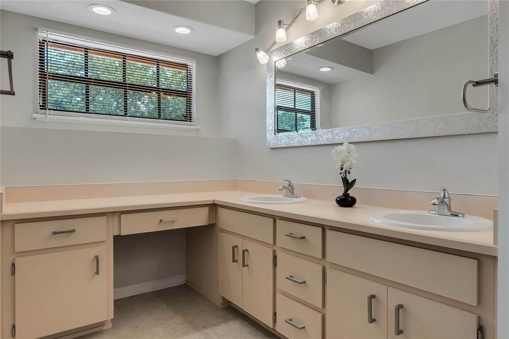 For Sale: $505,000 (3 beds, 2 baths, 1850 Square Feet)