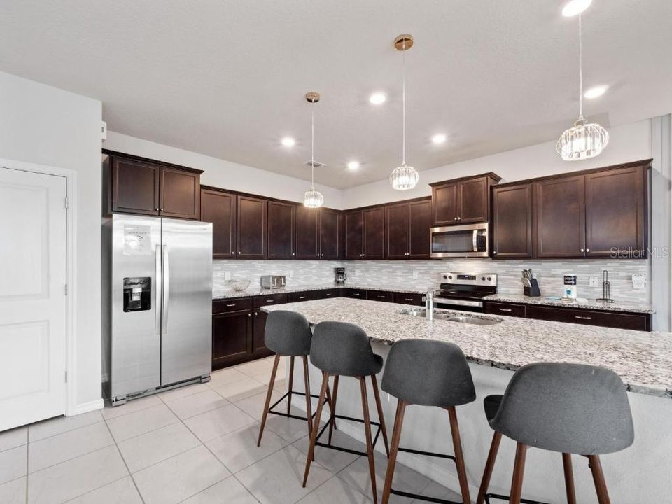 For Sale: $899,900 (10 beds, 8 baths, 4399 Square Feet)