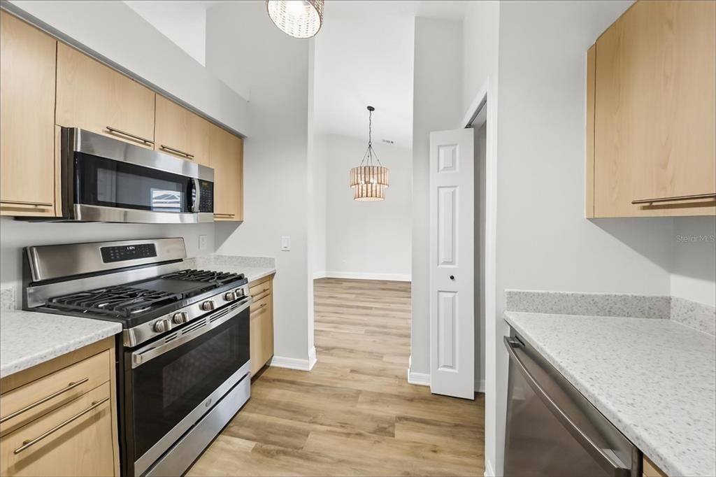 На продажу: $449,900 (3 спален, 2 ванн, 1722 Квадратных фут)