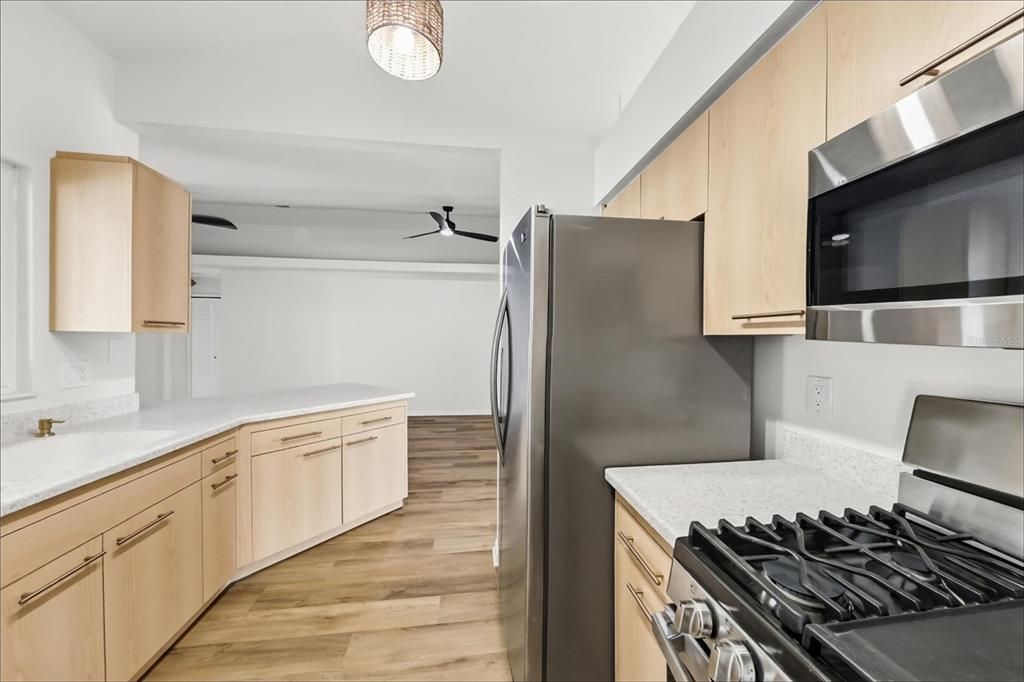 На продажу: $449,900 (3 спален, 2 ванн, 1722 Квадратных фут)
