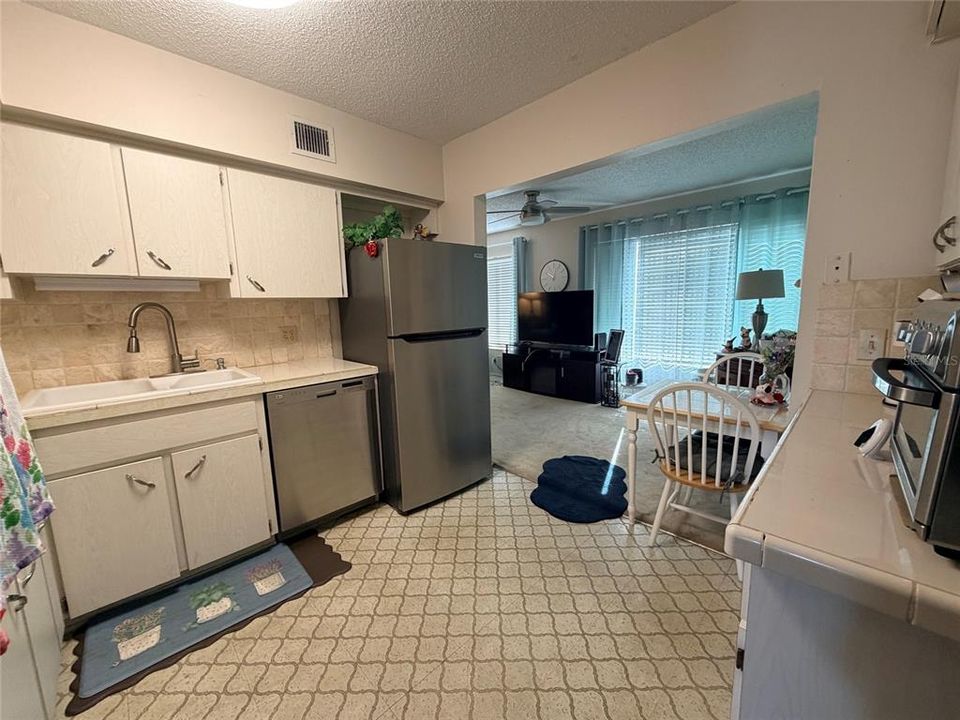 For Sale: $107,000 (2 beds, 2 baths, 1100 Square Feet)
